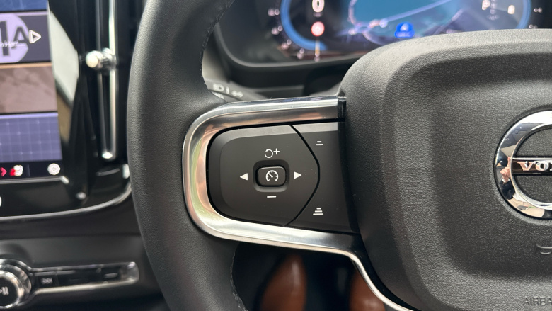 Volvo XC40 2.0 B3P Ultra Dark 5dr Auto Petrol Estate